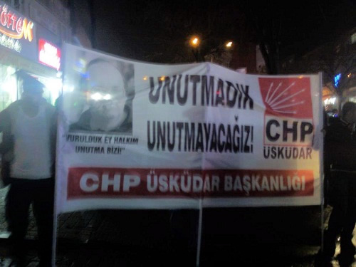 CHP skdar le rgt, Uur Mumcu'nun ldrlmesinin yl dnmnde yry dzenledi.