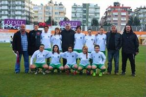 Türkiye Bayanlar Futbol Ligi B Grubu'nda Çamlıcaspor, Adana 5 Ocak Stadyumunda Adanaspor ile karşılaştı.
