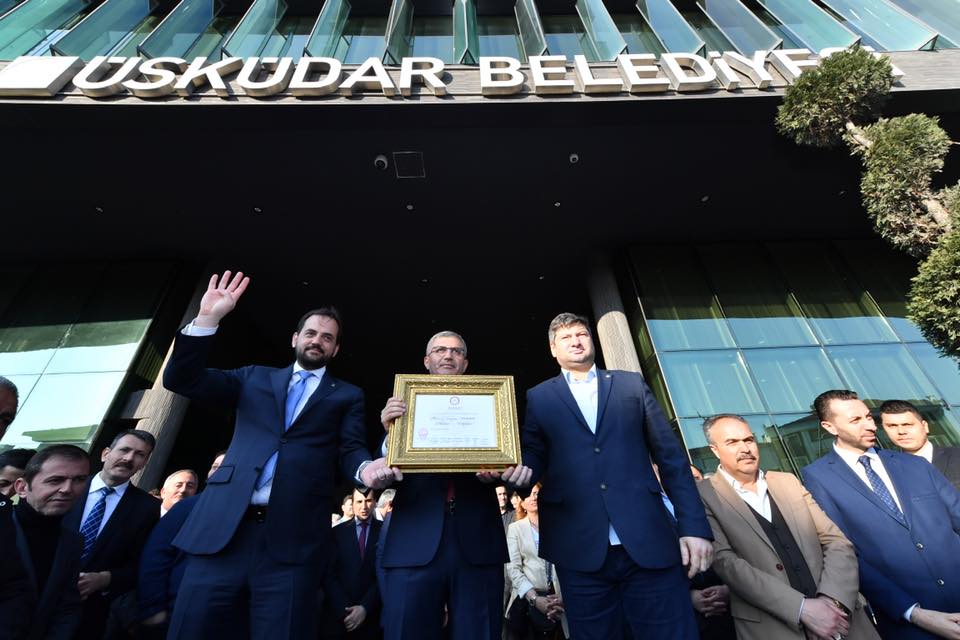 Hilmi Trkmen skdar le Seim Kurulu'ndan Mazbatay alarak ilk aklamasn yapt; ''Artk btn skdarllarn Belediye Bakanym''.