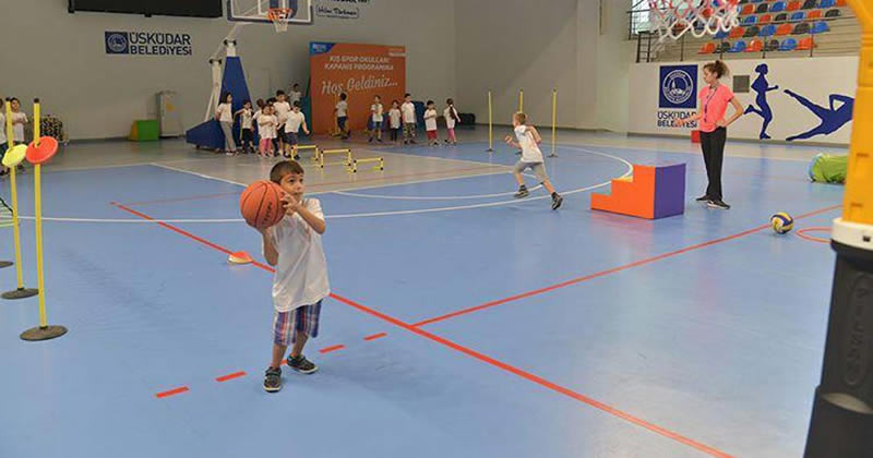 skdar Belediyesi iledeki genlere ynelik almalarna hz kesmeden devam ediyor.