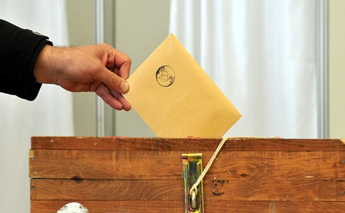 Yüksek Seçim Kurulu'nun (YSK) 30 Mart 2014 pazar günü yapılacak mahalli idareler seçiminde oy kullanma saatlerine ilişkin oybirliğiyle alınan kararı, Resmi Gazete'de yayımlandı.
