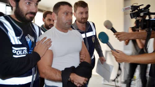 Beşiktaş'ın taraftar gruplarından Çarşı'nın eski lideri Alen Markaryan gözaltına alındı.