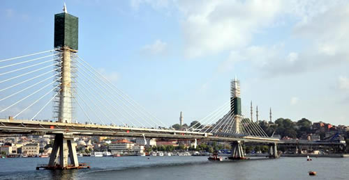 İstanbul'da toplu ulaşım ağının en önemli bağlantı noktalarından biri olarak tasarlanan Haliç Metro Geçiş Köprüsü'nde sona yaklaşıldı.