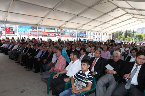 mraniye Belediyesi Geleneksel Bayramlama treni mraniye Meydan'nda yapld.