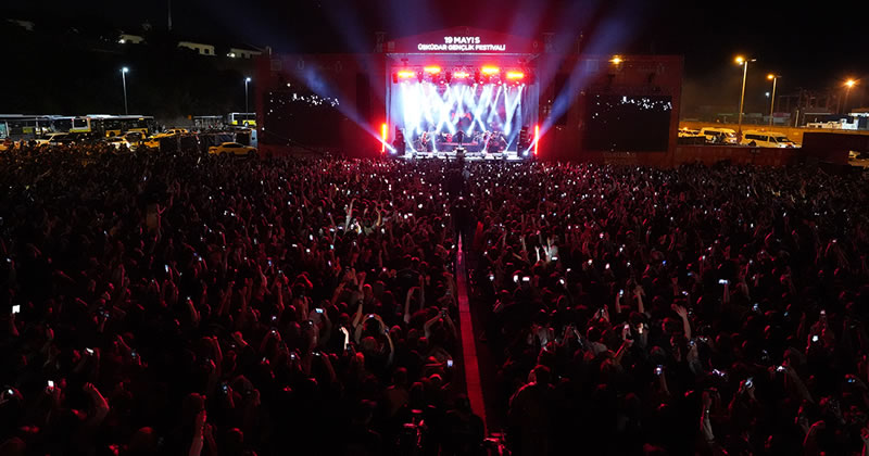 skdar Genlik Festivali'nde Genler Manga, Fatma Turgut ve Eypio ile cotu