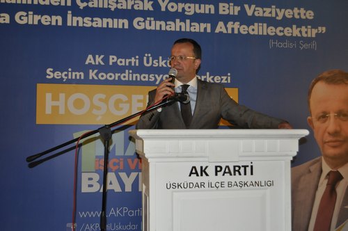 AK Parti skdar le Bakan Halit Hzr da yapt konumada ''1 Mays' AK Partimiz bayram ilan etti. AK Partimizin kurulduu gnden beri emektar kardelerimize bak asn hepiniz biliyorsunuz.