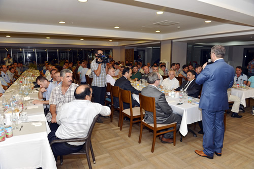 Üsküdar Belediye Başkanı Hilmi Türkmen, kuruluşunun 188'inci yılını kutlayan Zabıta Müdürlüğü teşkilatına moral gecesi düzenledi.