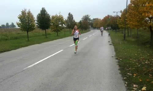 Sırbistan'ın Apatin kentinde yapılan Balkan Yarı Maratonunda Üsküdar Belediyespor'un başarılı sporcusu Burcu Büyükbezgin birinci oldu.