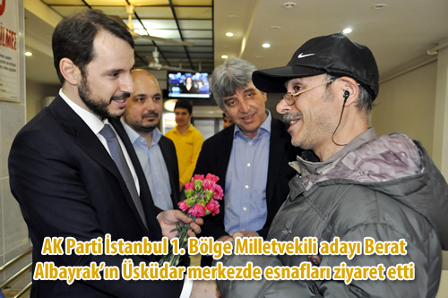 Sivas Dernekleri'ne yönelik yapılan programın ardından Hızır, Milletvekili adayı Berat Albayrak'la birlikte Üsküdar esnafını teker teker dolaşıp hatır sorup karanfil dağıttı.