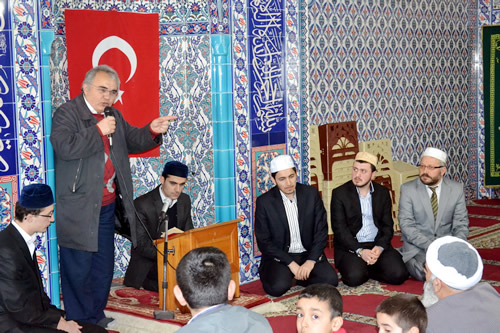 Çanakkale şehitleri Üsküdar Yavuztürk Mahallesi Aksa Camii'nde düzenlenen törenle anıldı.