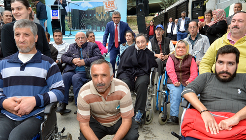 Bulgurlu Engelsiz Yaam Merkezi'nin temeli dzenlenen trenle atld.