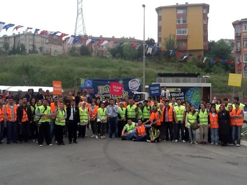 Gnll gruplarn illegal atklar temizlemek ve toplumun farkndaln artrmak iin balattklar Dnya Temizlii (World Cleanup) hareketi, skdar Kksu'da gerekletirildi.