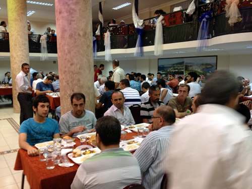 MHP skdar le Tekilat 27 Temmuz Cuma akam Kplce Mahallesi'nde bulunan Giresun amoluk Dernei'nde iftar program dzenledi.