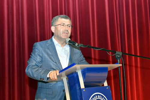 Üsküdar Belediye Başkanı Hilmi Türkmen, genç girişimcilere ''Cesur olun, korkmayın'' önerisinde bulunarak destek sözü verdi.