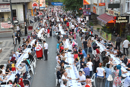 Ramazan denilince ilk akla gelen ilelerden skdar'da bu yl da Ramazan, skdar skelesi bata olmak zere skdar'n eitli mahallelerinde cokuyla yaanacak.