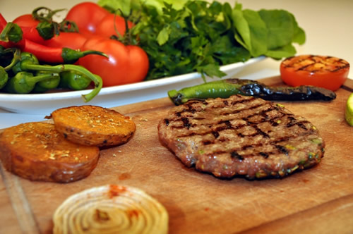 Türk mutfağının önemli yemeklerinden biri olan köfte, usta ellerde farklı yorumlandı!