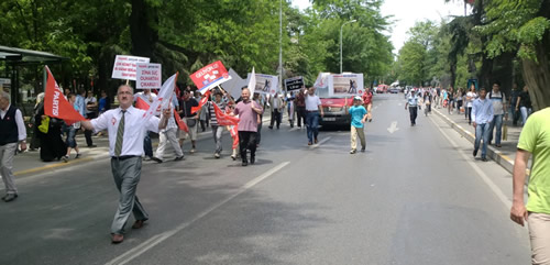 Saadet Partisi skdar le Tekilat ve Partililer bugn Kadky meydannda gerekletirilen Byk stanbul mitingine tam kadro katld.