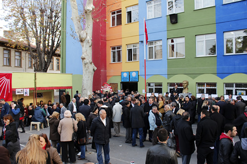 30 Mart 2014 yerel seimleri iin CHP skdar'da deiik projeleri olan 7 belediye bakan aday aday bundan yaklak 7 ay nce ktklar yolda tercih edilmeyerek saf d brakld.