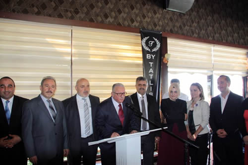 Üsküdar'da kurulan Üsküdar Artvin İli ve İlçeleri Eğitim Kültür Geliştirme ve Yardımlaşma Derneği'nin ilk buluşma ve tanışma yemeği Çamlıca Deste Restaurant'ta gerçekleşti.