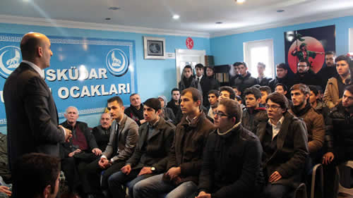 Ülkü Ocakları Genel Başkanı Olcay Kılavuz, Üsküdar'da Ülkücü gençlerle bir araya geldi. 