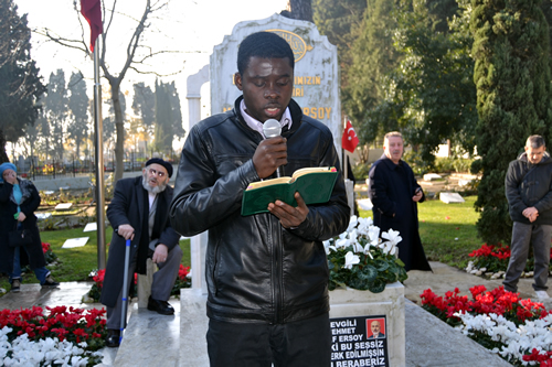 skdar Belediyesi, Milli air Mehmet Akif Ersoy'un lmnn 79'uncu ylnda skdarl ocuklar zel hazrlanan metrobsle Ersoy'un Edirnekap ehitlii'ndeki kabrine gtrd.