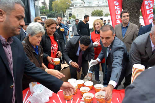 CHP skdar le rgt Muharrem ay dolaysyla ile bakanl n ve skdar skele Meydan'nda aure datt.