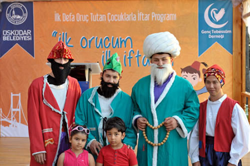 700 çocuk ilk iftarını Üsküdar'da açtı