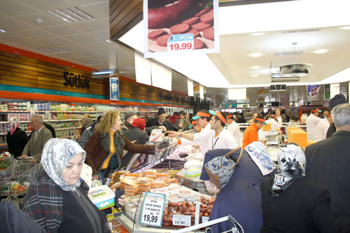 Snrsz alveri mutluluu'nun adresi ar Market'in yeni ubesi Yavuztrk Mahallesi Bosna Bulvar'nda ald.