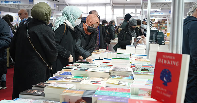 skdar Belediyesi tarafndan dzenlenen ve geleneksel hale gelen skdar 7. Kitap Fuar 9 gnde 250 binden fazla kitapseveri skdar'da buluturdu.