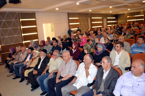 2014 yılında Üsküdar'dan Hac'ca gidecek hacı adaylarına Üsküdar Müftülüğü konferans salonunda ''Hac Bilgilendirme Semineri'' yapıldı.