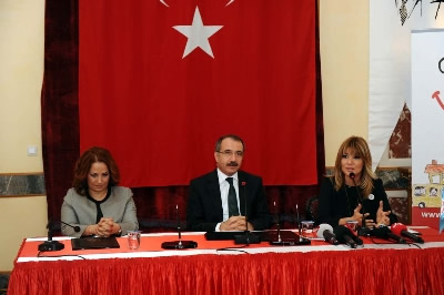 Okul öncesi eğitimi yaygınlaştırmak amacıyla Üsküdar Adile Sultan Öğretmenevi'nde bir protokol töreni düzenlendi.