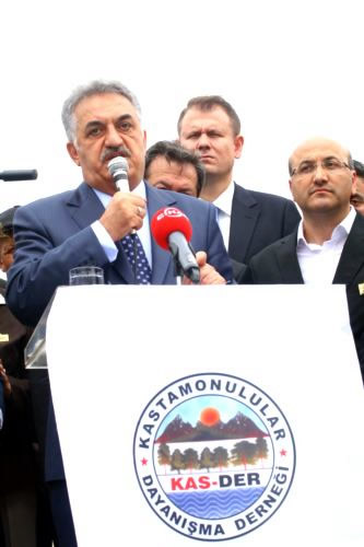 Kastamonu Gnleri, Gmrk ve Ticaret Bakan Hayati Yazc, CHP Milletvekili Sleyman elebi, Eyp Belediye Bakan smail Kavuncu, Gaziosmanpaa Belediye Bakan Dr. Erhan Erol, Baclar Belediye Bakan Lokman arc, Esenler Belediye Bakan M. Tevfik Gksu, skdar Belediye Bakan Mustafa Kara, Kastamonu Valisi Erdoan Bekta, Kastamonu'ya bal ile belediye bakanlar, KASDER Bakan Derya Ovalolu, Kastamonu niversitesi Rektr Prof. Dr. Seyit Aydn'n katld trenle balad.