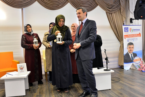 skdar Belediyesi Sosyal Destek Hizmetleri tarafndan hayata geirilen ''Beyaz Kandil, Aydnlanan Evler'' projesinin al program muhteem bir katlmla gerekleti.