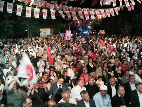 MHP skdar le Bakanl'nn dzenlemi olduu gecede Bulgrlu sakinleri smail Trt'le cotu.