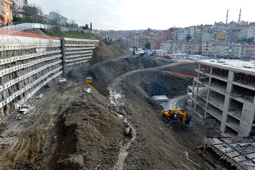 ki etap ve toplamda 84 bin 600 metre kare kapal alandan oluacak avudere Kongre Merkezi ve Belediye Hizmet Binas projesinin ilk etabnn 2016 ylnn Nisan aynda, 2. etabnn ise 2017'de bitirilmesi amalanyor.