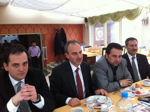 Üsküdar Katibim Restaurant'da düzenlenen yerel basınla kahvaltı programında AK Parti Üsküdar İle Teşkilatı'nın seçim startı verildi.