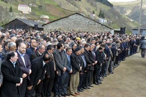 Mustafa Trkmen memleketi Trabzon'da topraa verildi