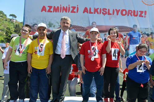Üsküdar Belediyesi tarafından bu yıl 9'uncusunu gerçekleştirilen Özel Sporcular Atletizm Yarışmaları, İstanbul'un yanı sıra Türkiye'nin farklı illerinden gelen özel yarışmacıları bir araya getirdi.