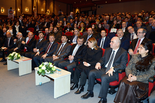 Trkiye'nin drt bir yanndan gelen muhtarlar ilk defa gerekleen ''Uluslararas Yerel Ynetimlerde Muhtarln Tarihi, Bugn, Gelecei Sempozyumu''nda skdar'da bulutular.