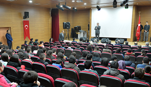Üsküdar Belediye Başkanı Hilmi Türkmen, Şeyh Şamil Mesleki ve Teknik Anadolu Lisesi'ni ziyaret ederek eksiklikler hakkında bilgiler aldı.
