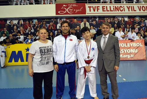 2. skdar Kulpleraras Karate ampiyonas, 50.yl Voleybol Salonu'nda yapld