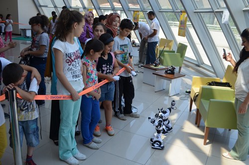 Üsküdarlı Öğrenciler Robotlarla Zihinlerini Geliştiriyor