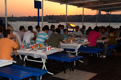 Sosyal medyay en aktif kullanan belediye olan skdar Belediyesi sosyal medya takipileri ile bulutu.