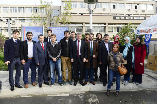 skdar Belediye Bakan Hilmi Trkmen, Marmara niversitesi Gztepe ve lahiyat Fakltesi yerlekesinde rencilere orba ikramnda bulundu.