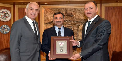 Türkiye Voleybol Federasyonu Başkanı Özkan Mutlugil ve Başkan Vekili Mustafa Ekşi Üsküdar Belediye Başkanı Mustafa Kara'yı ziyaret etti