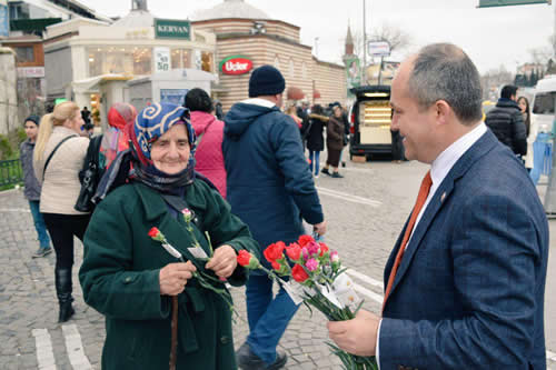 ahin Avar'dan Kadnlar Gn'ne zel jest...