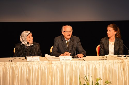 Sosyolog Alev Erkilet, Aliya'nn kendisini slamc bir nder olarak grmediini, bu dnceye katk sunan mtevaz bir siyaset adam olduunu 