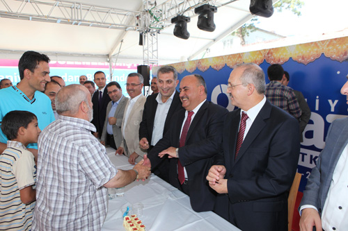 mraniye Belediyesi Geleneksel Bayramlama treni mraniye Meydan'nda yapld.