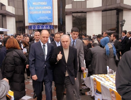 Ak Parti İl Başkanı Aziz Babuşçu temayüle gelerek aday adaylarına başarılar diledi.