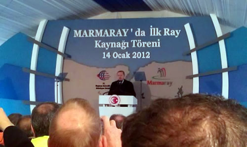 Babakan Recep Tayyip Erdoan, Kadky'deki Marmaray Ayrlkeme stasyonu'nda 'lk Ray Kayna Treni'ne katld.